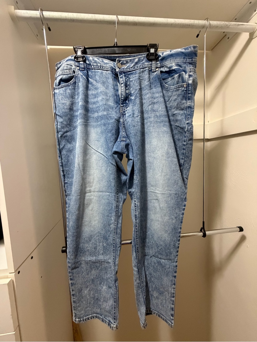 Light Wash Women's Stretch Denim Jeans - Picture 2 of 3